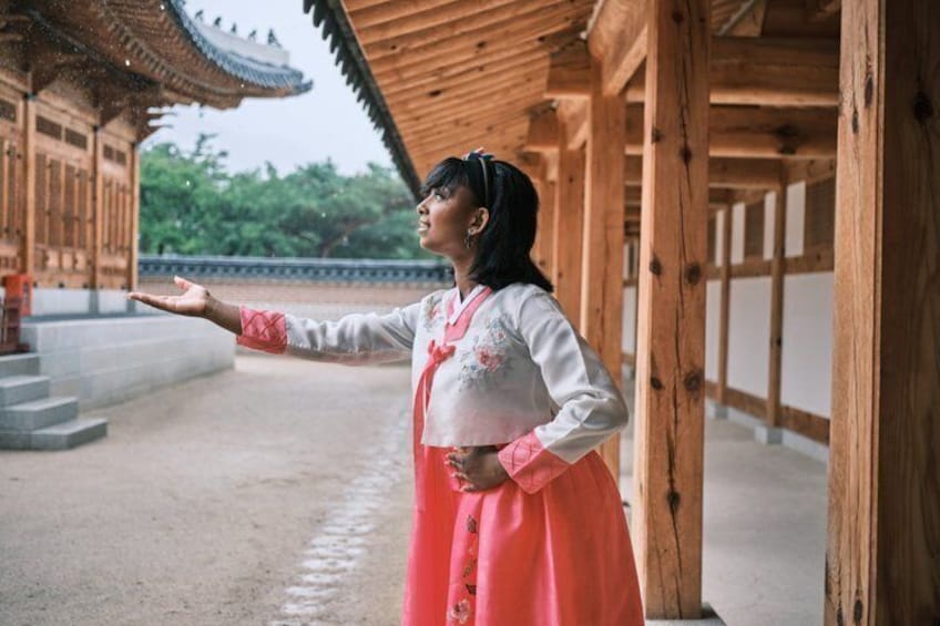 Cinematic Hanbok Photoshoot at Seoul Gyeongbokgung 3
