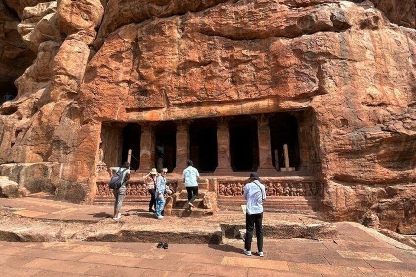 A 4-day tour to Chitradurga/Badami/Aihole/Pattadkal/Bijapur/Hampi 4