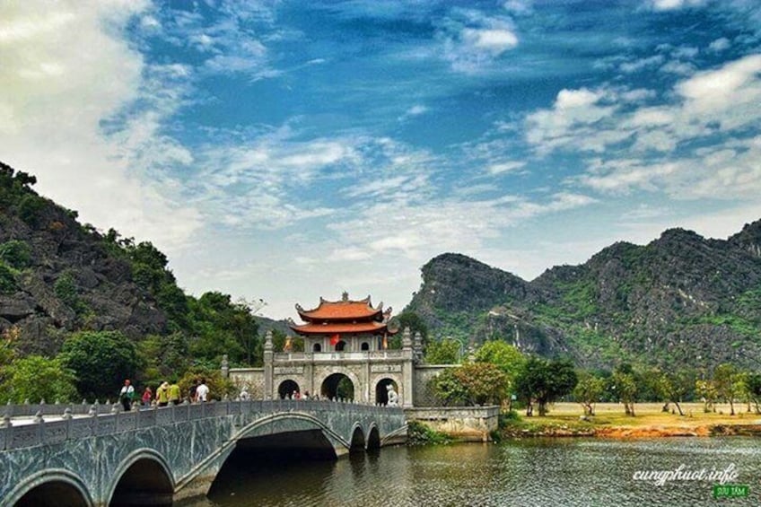 From Hanoi: Hoa Lu, Trang An or Tam Coc & Mua Cave Day Tour 4