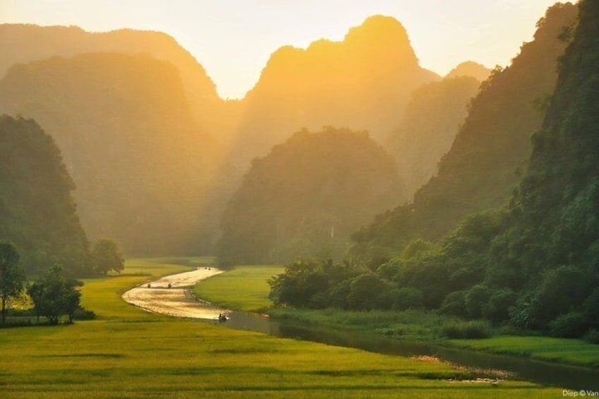 From Hanoi: Hoa Lu, Trang An or Tam Coc & Mua Cave Day Tour 2