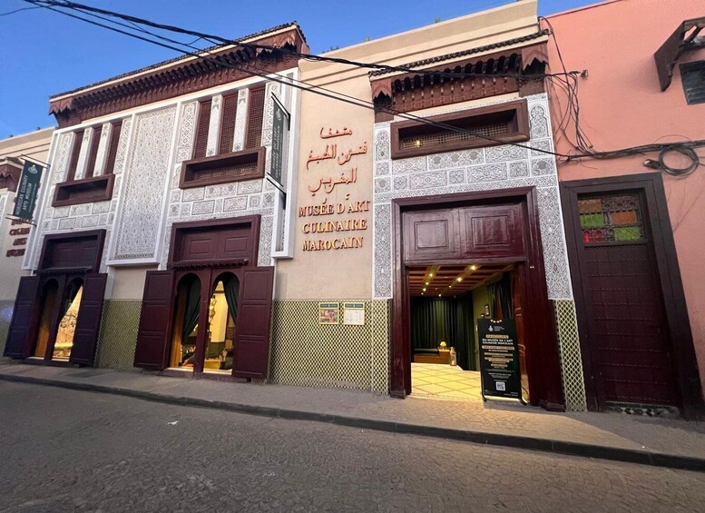 A building with a sign for the Musée d'Art Culinaire Marocain. 5