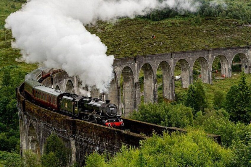 Glasgow: Isle of Skye Jacobite Steam Train and Whisky Tour 4 Day 1