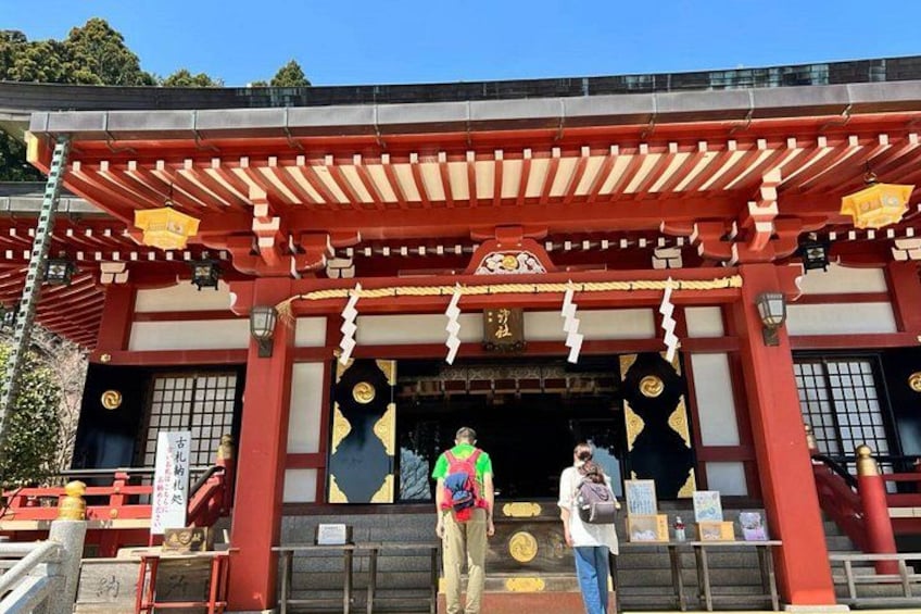 Oyama Afri Shrine (lower shrine)-the main place of pilgrimage, stands half way up mountain at 696m(2283ft). 1