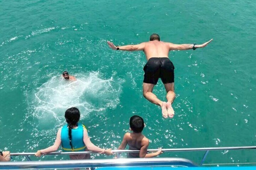 Pig Island Sightseeing, Snorkerling by Catamaran from Koh Samui 5