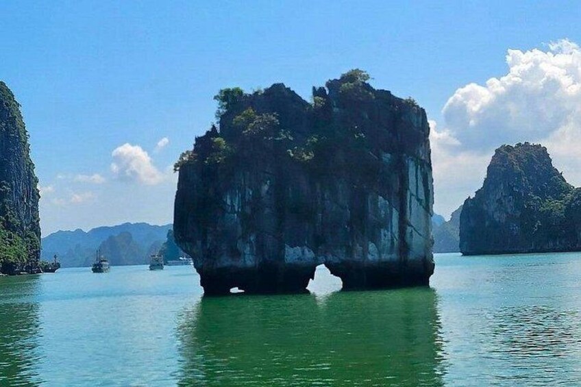 4-Hour Private Cruise Through the Spectacular Ha Long Bay 3
