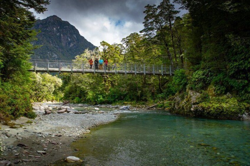 Ein Fluss, eine Brücke und ein Berg. 5