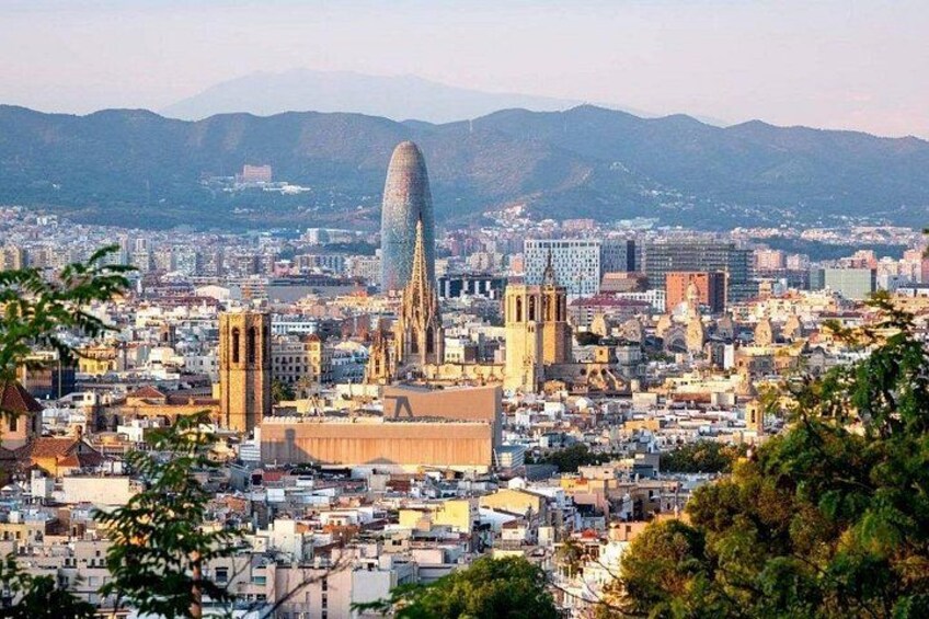 Barcelona : Sagrada, Park Guell, Montjuic & Gothic 2
