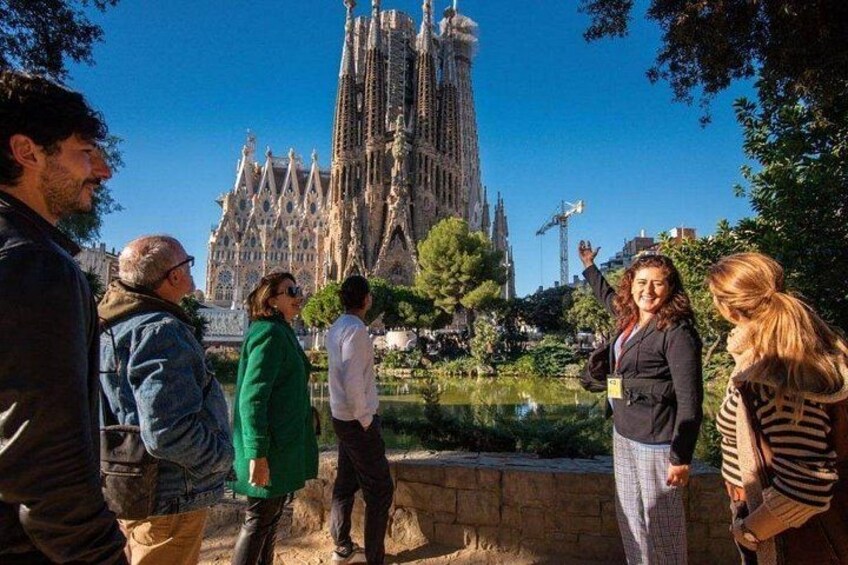 Barcelona : Sagrada, Park Guell, Montjuic & Gothic 2