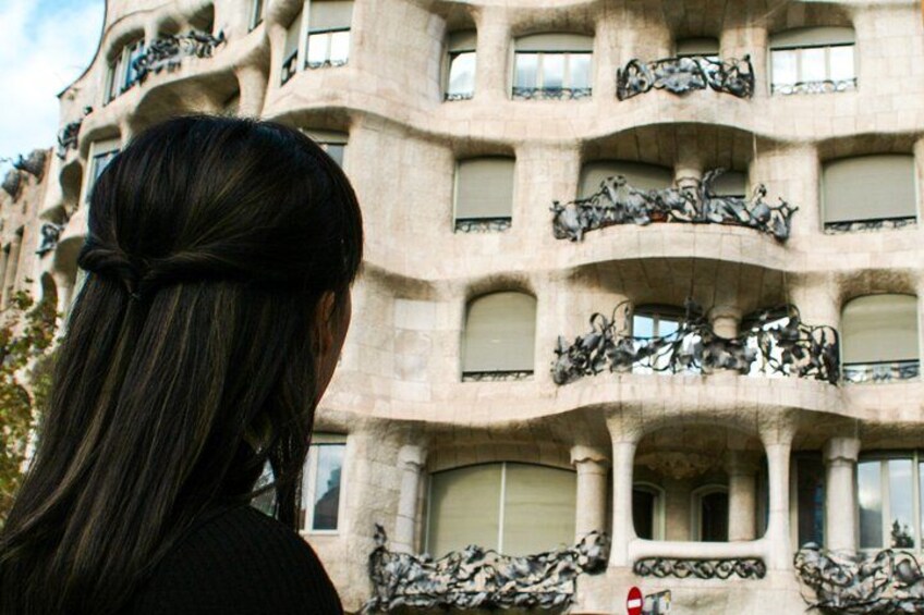Barcelona : Sagrada, Park Guell, Montjuic & Gothic 2