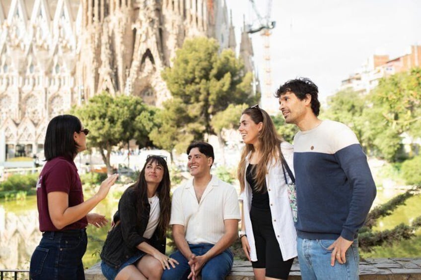 Barcelona all included: Sagrada, Park Güell, Montjuic & Gothic 5