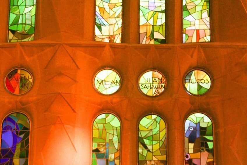 Barcelona : Sagrada, Park Guell, Montjuic & Gothic 2