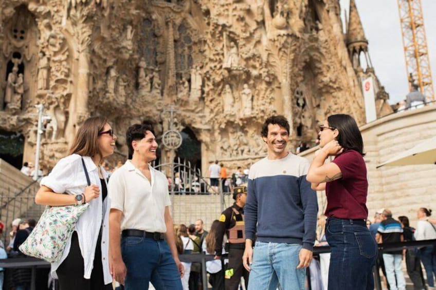 Barcelona all included: Sagrada, Park Güell, Montjuic & Gothic 3