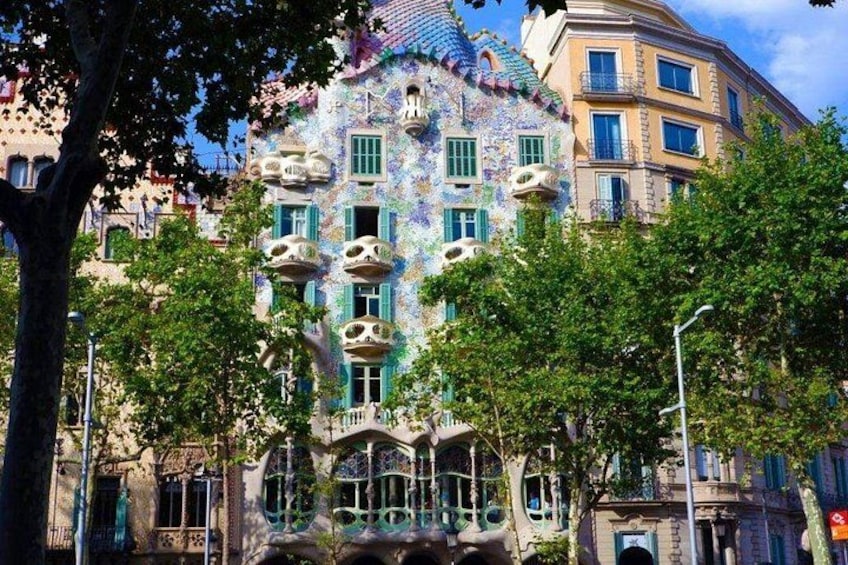 Barcelona : Sagrada, Park Guell, Montjuic & Gothic 2