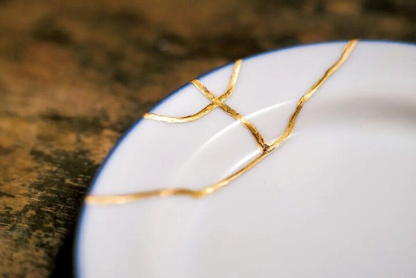 Kyoto Traditional Kintsugi Workshop in Gion Gold Repair Art 5