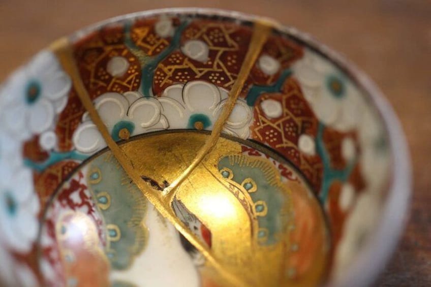 Kyoto Traditional Kintsugi Workshop in Gion Gold Repair Art 2