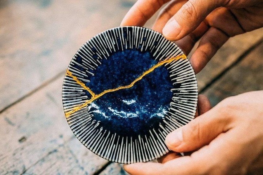 Kyoto Traditional Kintsugi Workshop in Gion Gold Repair Art 1
