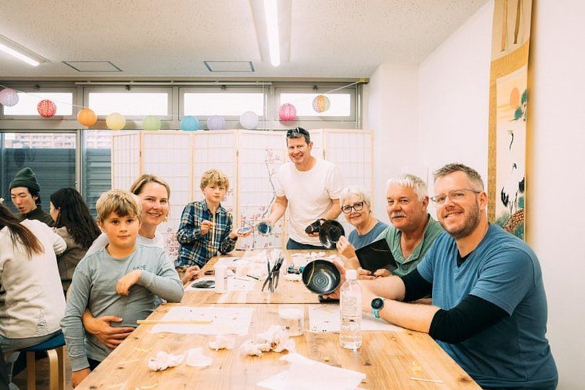 Kyoto Traditional Kintsugi Workshop in Gion Gold Repair Art 4