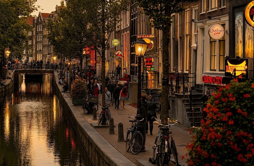 Red Lights, Religion & Trade -  Amsterdam Walking Tour 3
