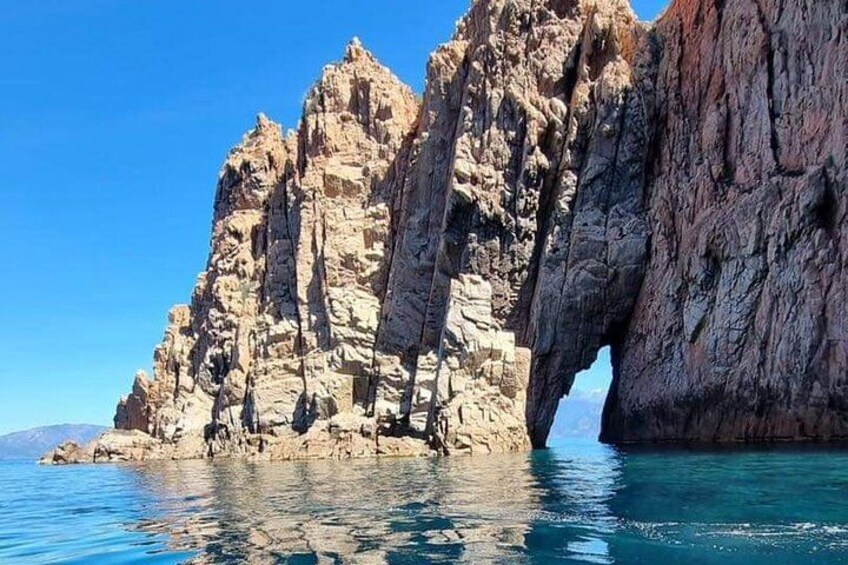 Cape Town Archhttps://media-cdn.tripadvisor.com/media/attractions-splice-spp-720x480/0f/55/1c/a5.jpgo Rosso 4