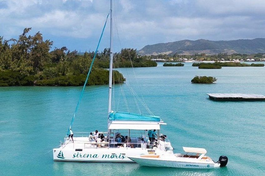 Mauritius: Ile Aux Cerfs Catamaran Trip with BBQ Lunch and Drinks 1
