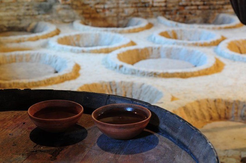 Terracotta pots arranged in a circular pattern on a wooden surface. 4