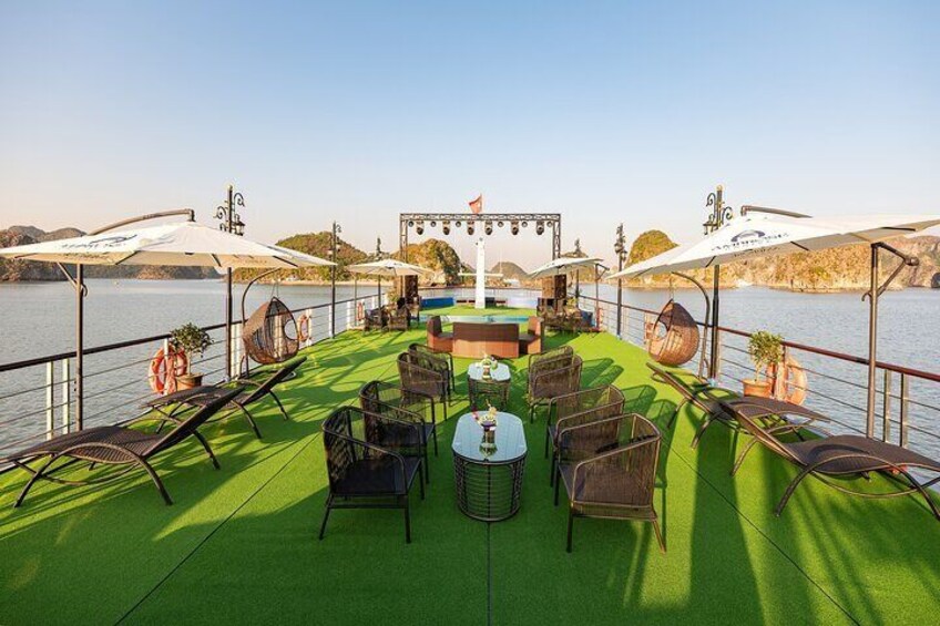 5-Star Halong Bay Cruise with Buffet Lunch, Sunset Party 4