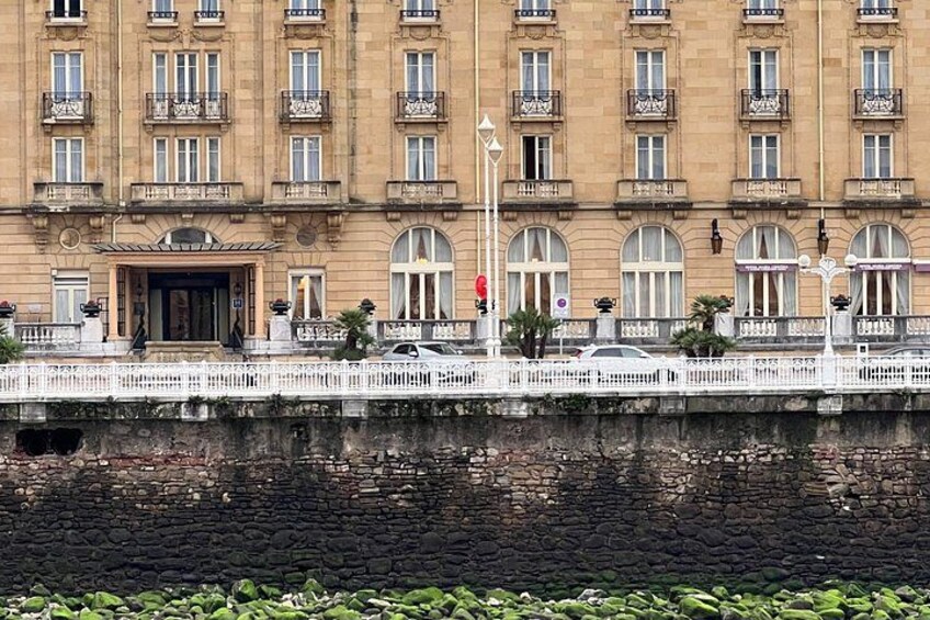New Tour! Private 3H Walking City Tour in San Sebastian 5