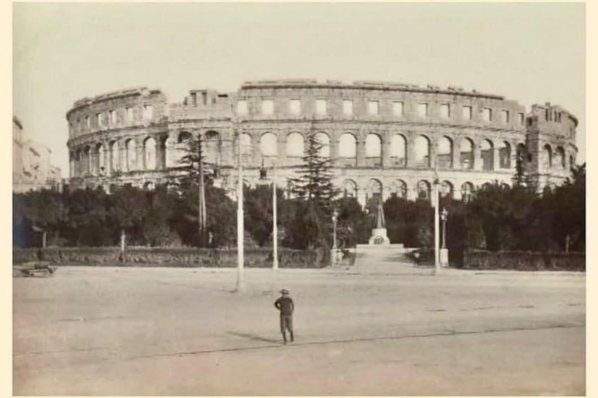 Private Walking Tour of Arena with a local History Teacher 5