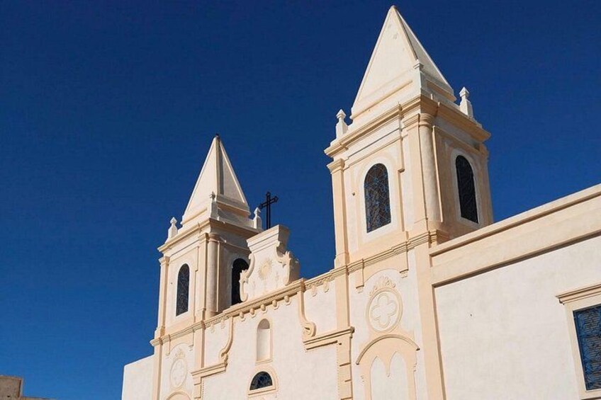 A church with two bell towers and a clear blue sky. 1