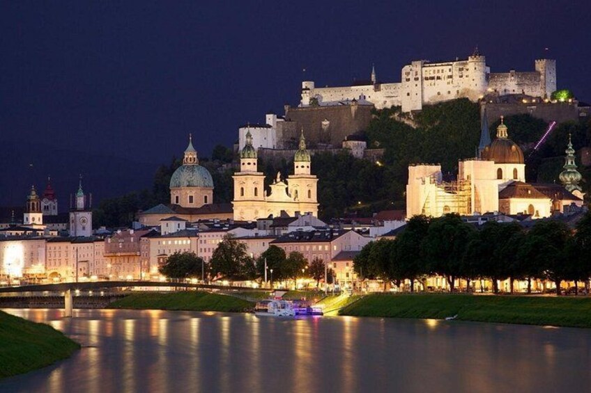 Private Full Day Guided Tour To Hallstatt and Salzburg- boat ride 2