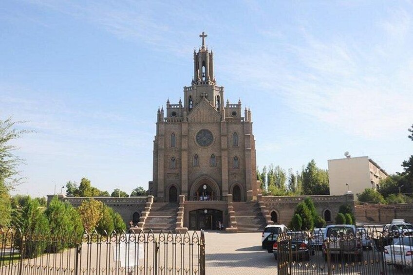 Guided Tours of Uzbekistan Tashkent and Chimgan mountains 3