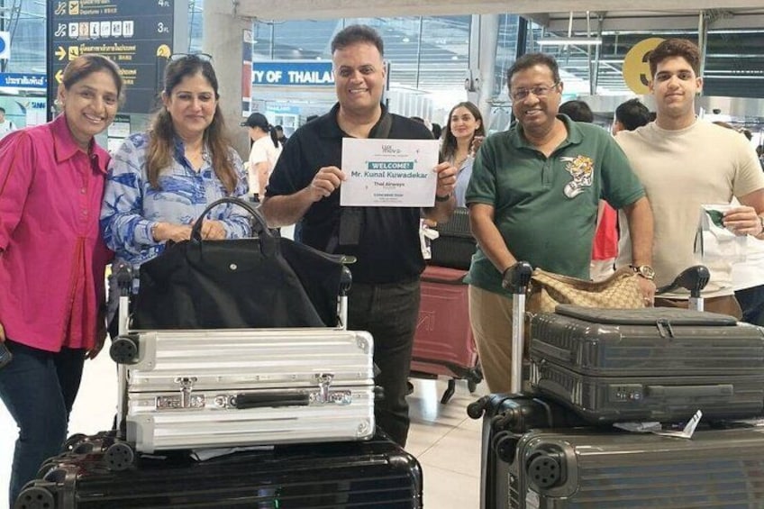 Luxury VIP Transfer: Bangkok ↔ Pattaya in Majesty Platinum+ Van 3
