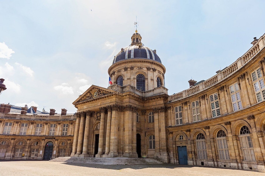 Paris: City Center Walking Tour w/ Notre Dame 12 guests 2,5h 3
