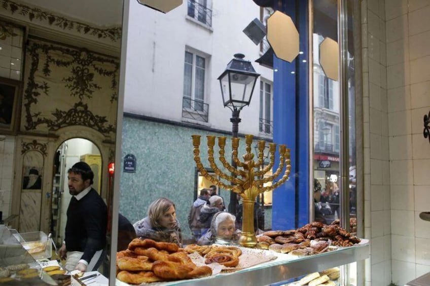 Private Champagne & Gourmet Food Tour in Le Marais 3
