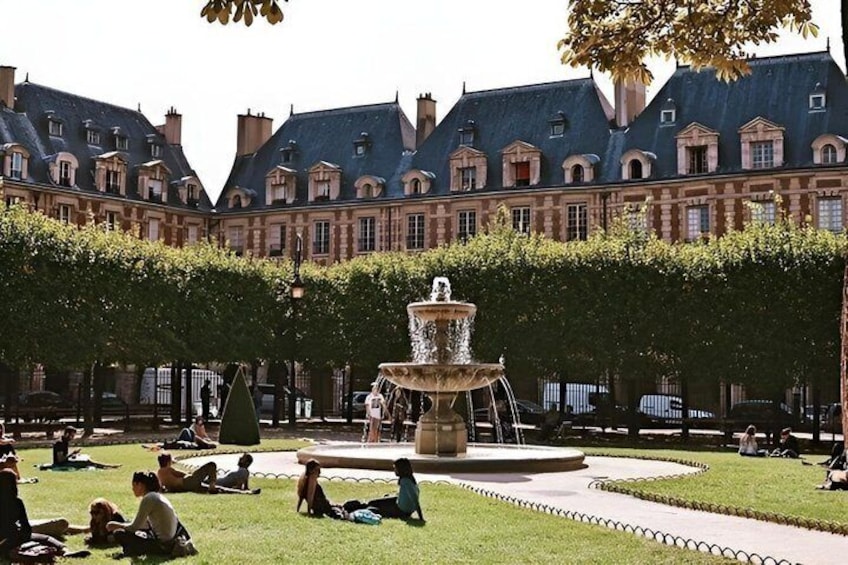 Private Champagne & Gourmet Food Tour in Le Marais 2