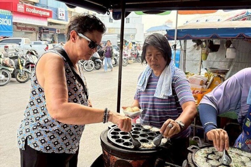 Private Tour to Railway and Floating Markets with Thai desserts 3