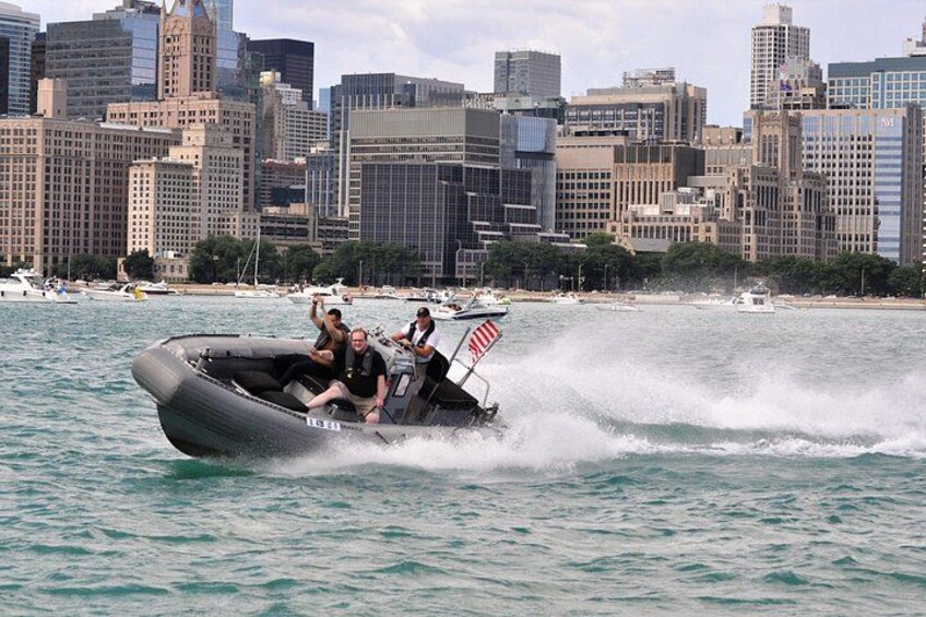 Small-Group Sightseeing Boat Tour in Chicago 1