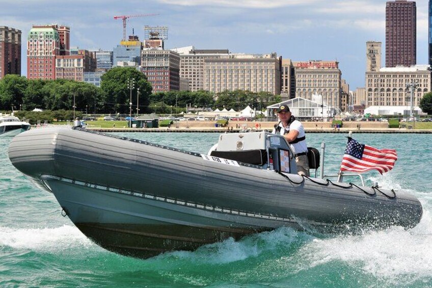 Small-Group Sightseeing Boat Tour in Chicago 4