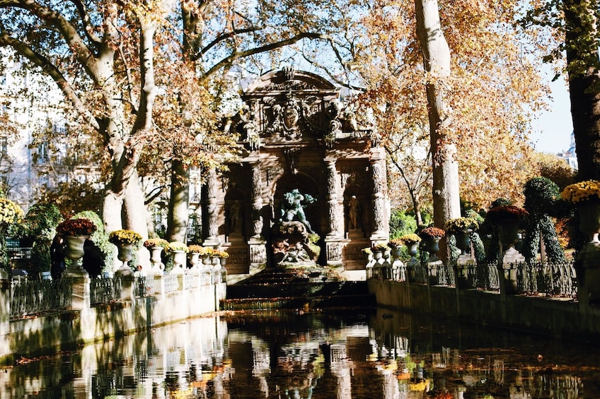 PARIS: Latin Quarter Guided Walking Tour - 12 guests 2,5h 5