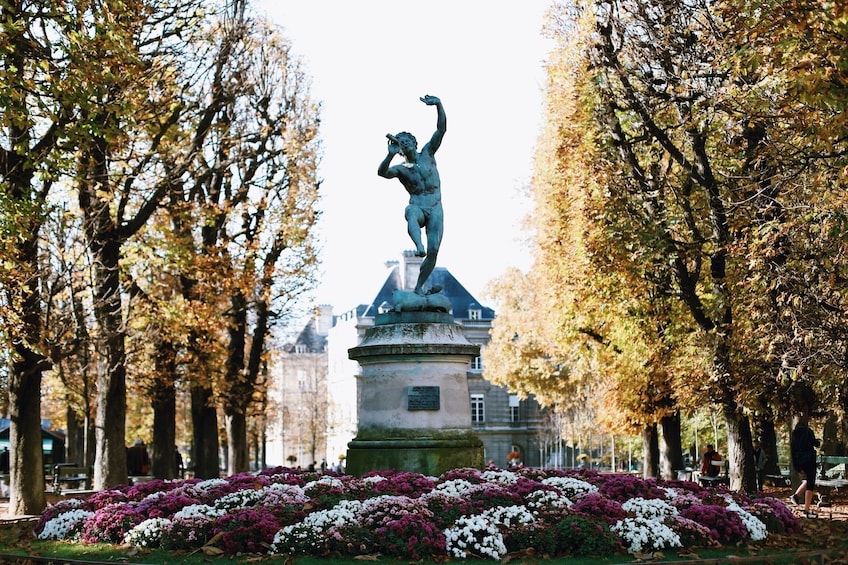PARIS: Latin Quarter Guided Walking Tour - 12 guests 2,5h 3