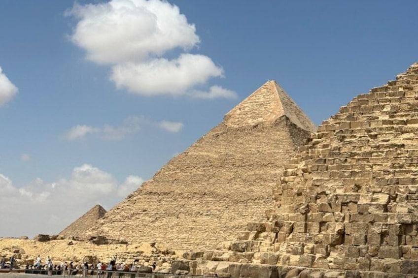 La Gran Pirámide de Giza, la Esfinge y el paisaje desértico circundante. 5