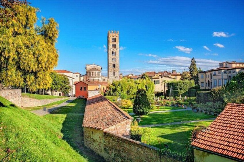 Private Walk through the Lucca Walls 2