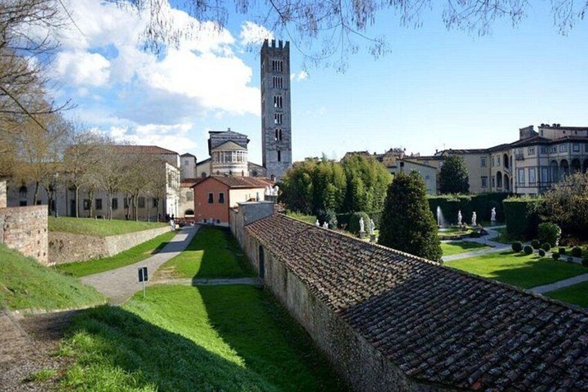 Private Walk through the Lucca Walls 2