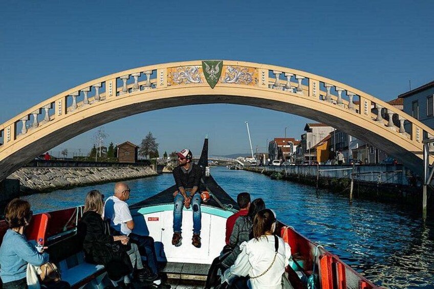 Aveiro Moments: Moliceiro Boat Tour through the channels of the Aveiro estuary. 2
