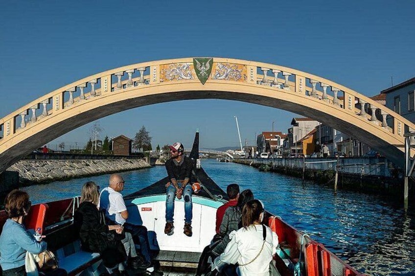 Aveiro Moments: Moliceiro Boat Tour through the channels of the Aveiro estuary. 2