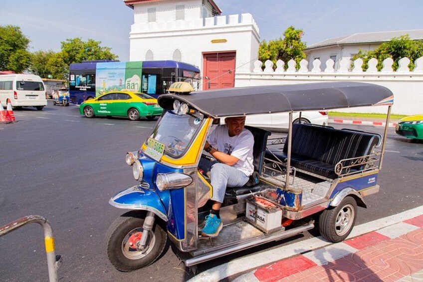 Grand Palace, Wat Phra Kaew, Wat Pho and Wat Arun Walking Tour From Bangkok 3