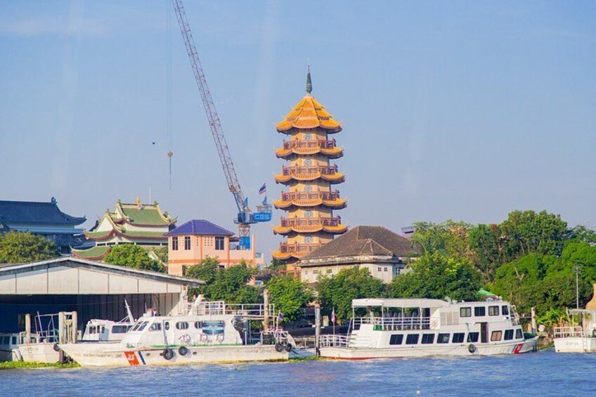 Grand Palace, Wat Phra Kaew, Wat Pho and Wat Arun Walking Tour From Bangkok 5
