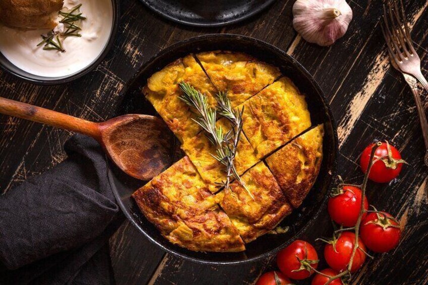 Traditional Spanish Food and Madrid Old Town Private Tour  4