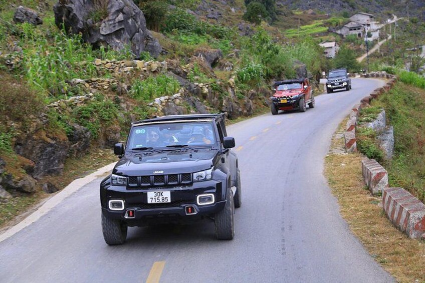 4D3N Ha Giang Loop New Model Jeep 3