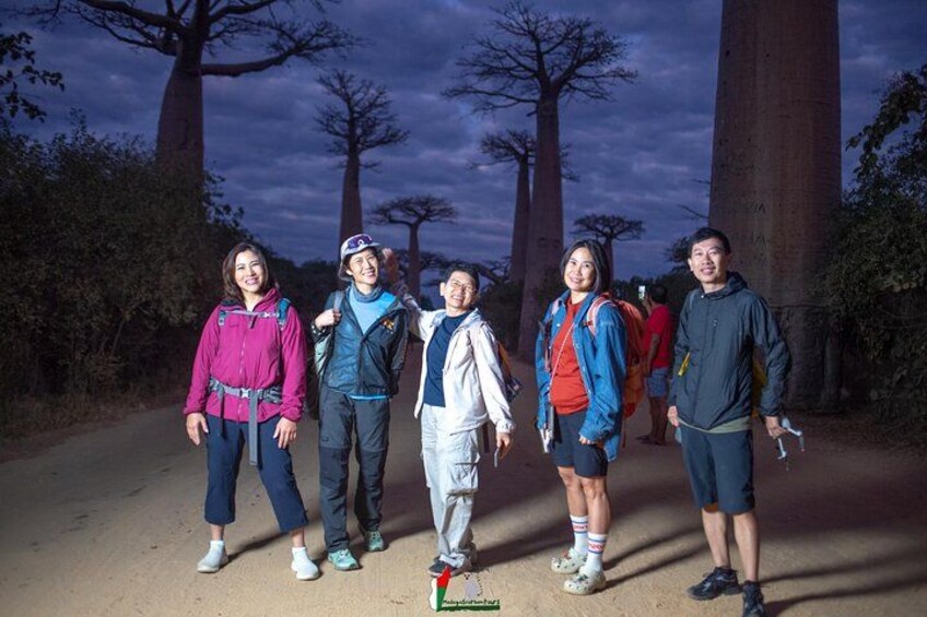 Group photo at baobab avenue 2